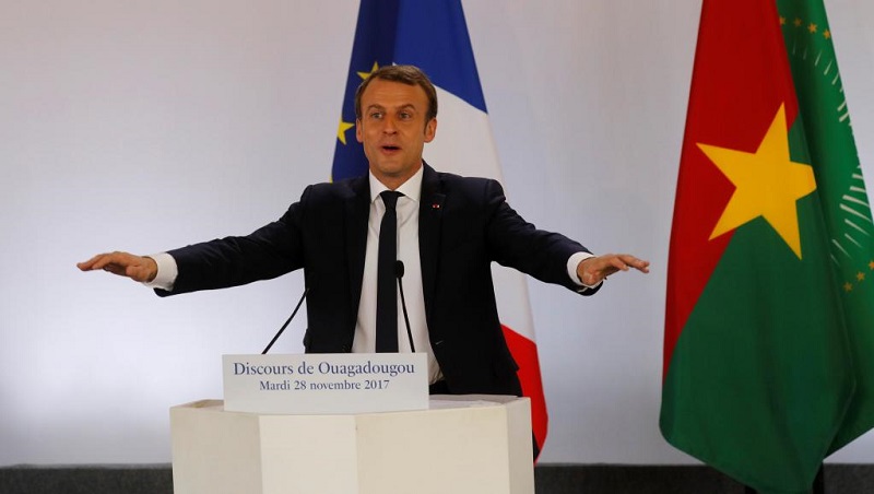 Emmanuel Macron Ouaga devant etudiant