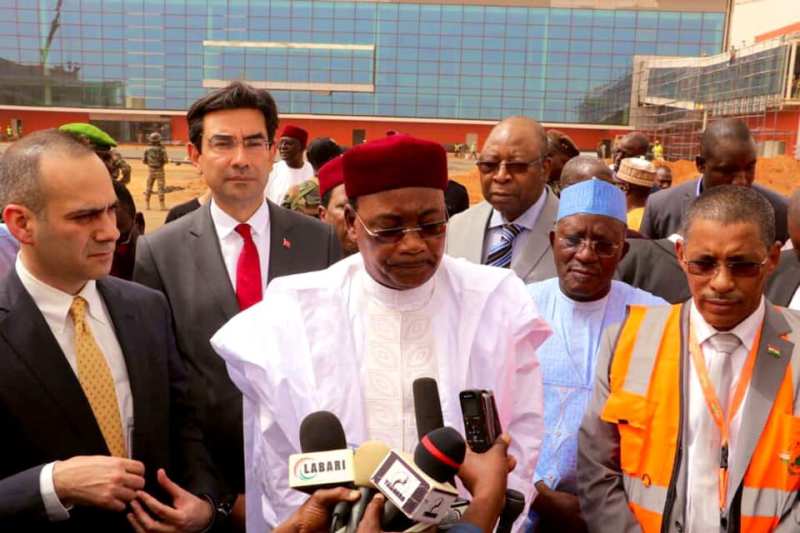 Issoufou chantier inauguration aeroport Niamey BIS44