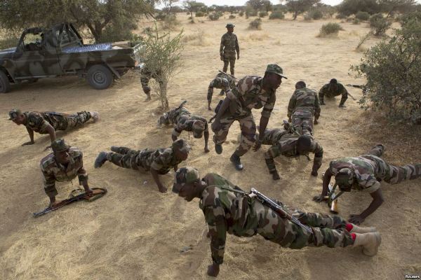 Soldats nigeriens a Diffa