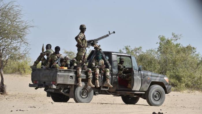 soldats nigeriens patrouillent aux alentours de Bosso