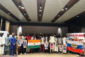 79e Anniversaire de la Victoire de la Grande Guerre Patriotique à Moscou : rassemblement des associations de la société civile nigérienne pour le défilé militaire à Niamey