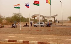 Embellissement urbain et coopération internationale: les ronds-points de Niamey ornés des drapeaux de l'AES et de la Russie 