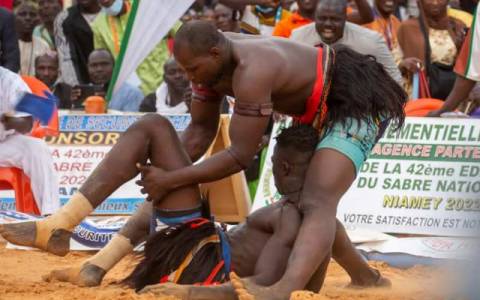 Lutte traditionnelle au Niger : Issaka Issaka de Dosso, sacré champion de la 42ème édition