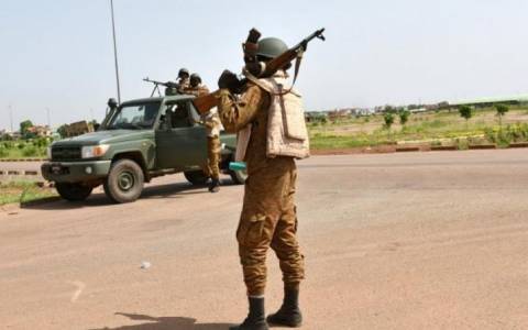 Burkina: 5 militaires tués et une trentaine de terroristes neutralisés dans le centre-nord du pays