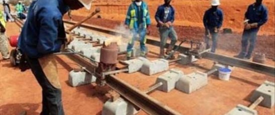 Niamey : les anciens rails de la RN1 Est déposés pour fluidifier la circulation