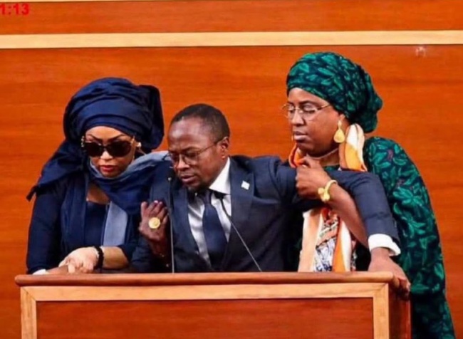 Sénégal : le Président Diomaye opte pour le référendum après l’adoption controversée d’une révision de la Constitution par le Parlement