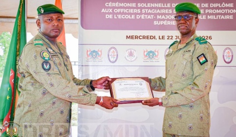 Défense : fin de stage de la 5e promotion du Cours d’État-Major de l’École Militaire Supérieure (EMS)