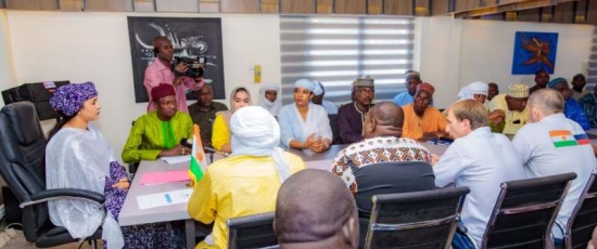 Niger : l’ONG Ensemble Main dans la Main Niger-Russie et la CMANI accompagnent les artisans vers la formalisation grâce à la carte professionnelle   