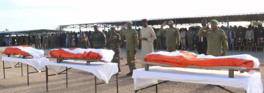 Niger : inhumation officielle de trois éléments de la Garde présidentielle tombés lors des événements de Niamey