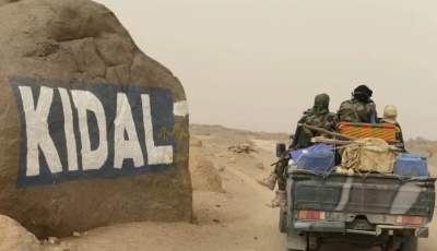 Mali : l’armée fait monter la pression sur Kidal avec des manœuvres militaires d’envergure appuyées par des frappes aériennes dans la zone