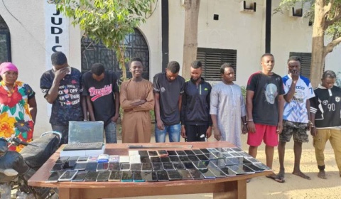 Zinder : trois réseaux de malfaiteurs démantelés, dix personnes interpellées et des dizaines de téléphones saisis