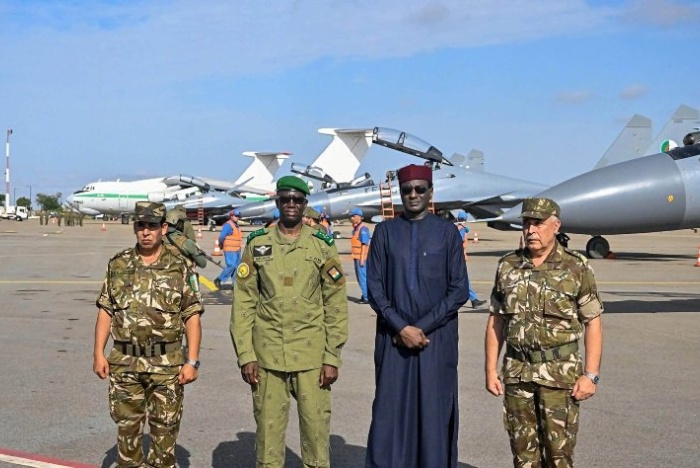 Tentative de déstabilisation au Niger : l’Algérie « dépêche » quatre avions de chasse à Niamey, en soutien aux forces armées
