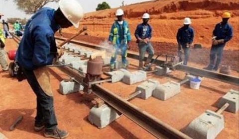 Niamey : les anciens rails de la RN1 Est déposés pour fluidifier la circulation
