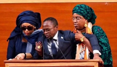 Sénégal : le Président Diomaye opte pour le référendum après l’adoption controversée d’une révision de la Constitution par le Parlement