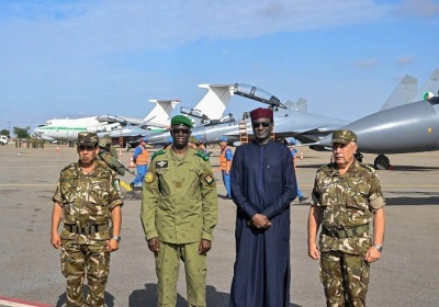 Tentative de déstabilisation au Niger : l’Algérie « dépêche » quatre avions de chasse à Niamey, en soutien aux forces armées