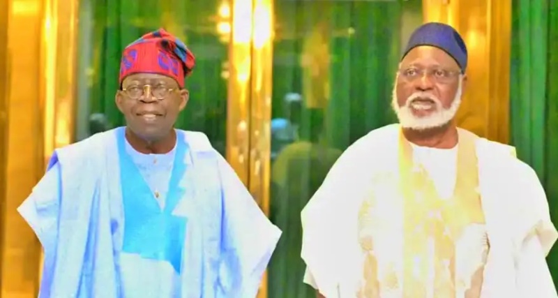 Abdulsalmi Abubakar et Bola Tinubu