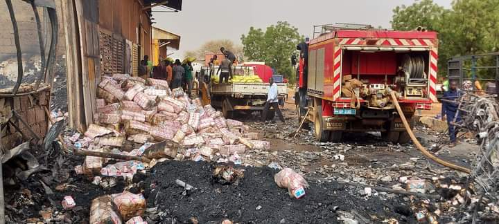 Incendie dans la Zone industrielle de Niamey: des magasins de stockage ravagés par un violent feu