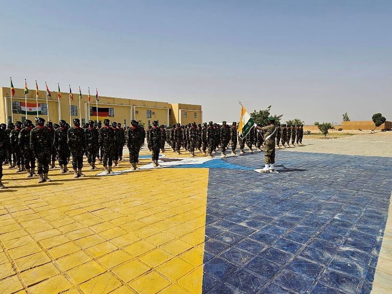 Presentation drapeau sous officiers contingent 2023 ENSOA Agadez BIS1
