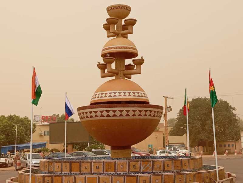 Rd point Niamey drapeau AES Russie BIS3