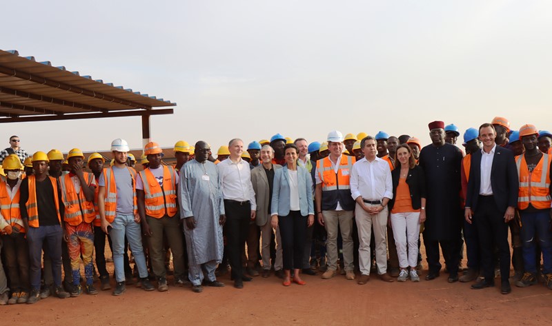 Visite centrale solaire Gourou Banda delegation UE BIS2