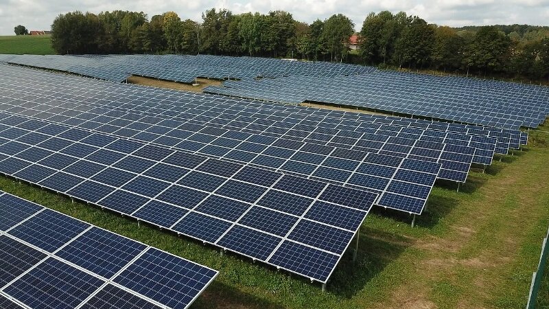centrale et panneaux solaire