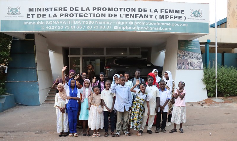 Enfants reporters au ministere population