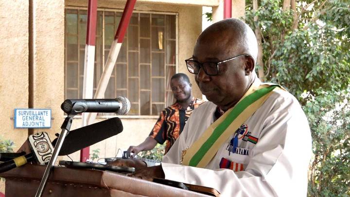 Madi Nayama reception mini centrale Maternite Issaka Gazoby