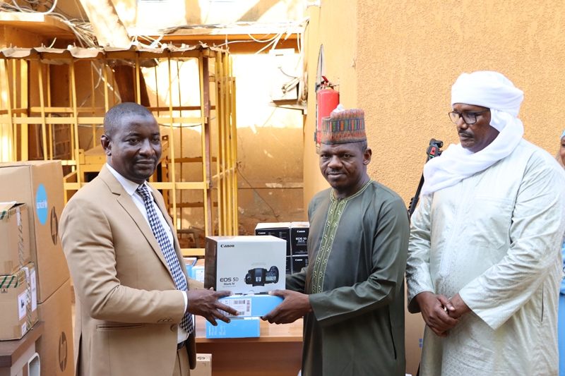 Remise materiels Unicef Medias partenaires BIS3