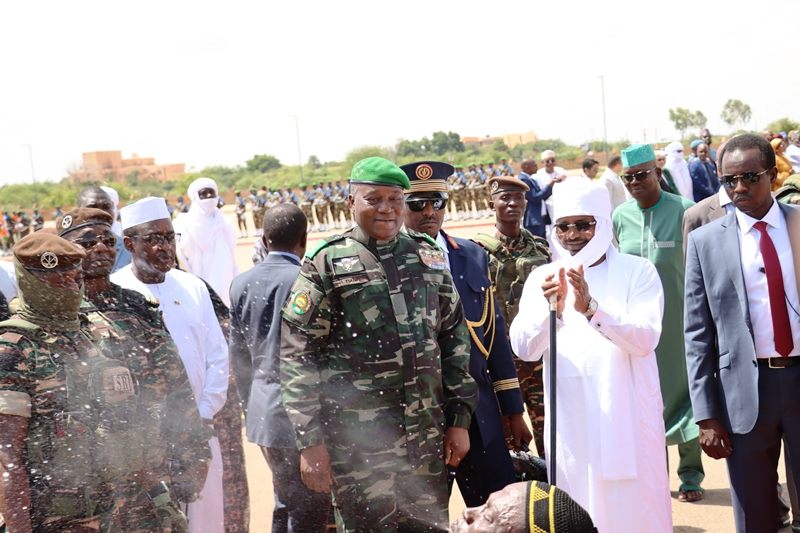 acceuil Marechal Deby Itno aeroport Niamey BIS6