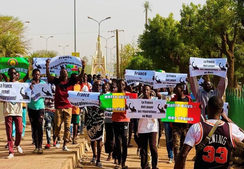 jeunes africains manifestation anti France