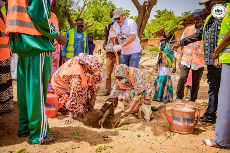 plantation arbres etablissements scolaires Communaute Urbaine Niamey BIS18