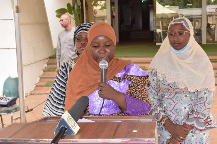 remise appuis financiers UEMOA aux Jeunes Filles handicapees BIS24