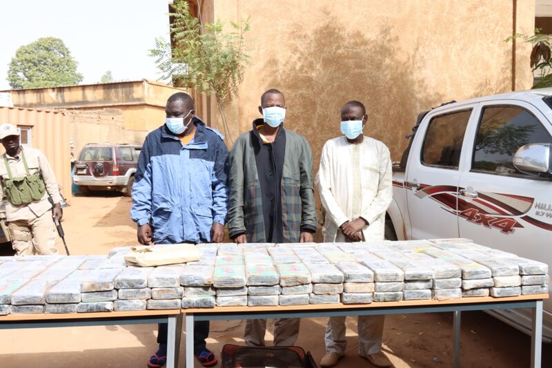 Presentation cocaine saisi Agadez