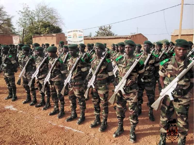 Presentation nouveaux soldats au drapeau BIS1