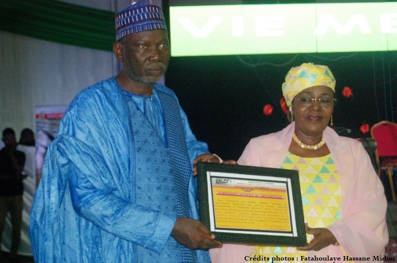 Hajia Aissata Issoufou Ceremonie remise des prix 2017BIS11