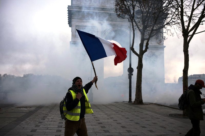 Gilest jaunes manif paris BIS3