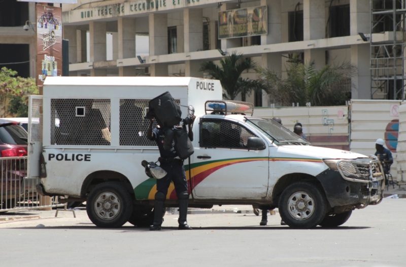 Police surveille rue de Dakar1