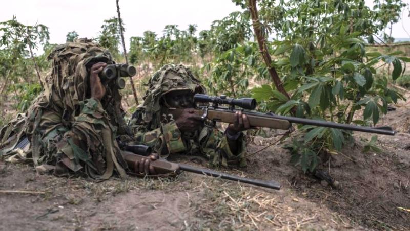 Soldats armee nigeriane en exercice