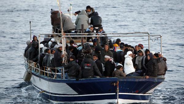 Un bateau avec des migrants tunisiens