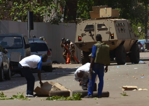 Une rue de Ouagadougou min