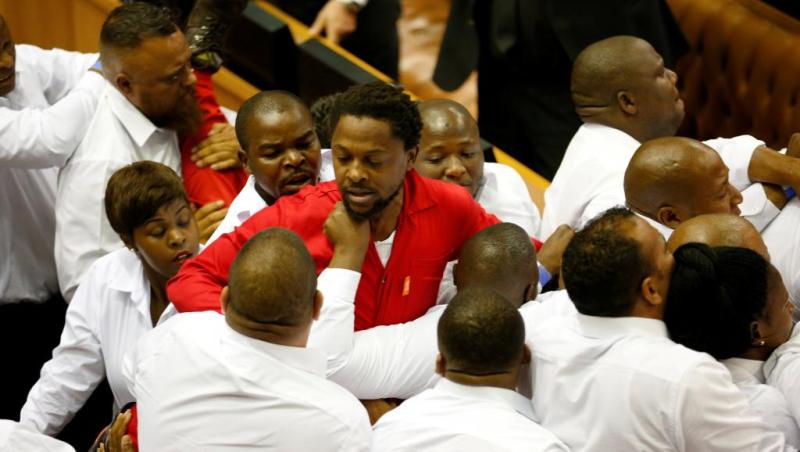 bagarre au parlement sud africain2