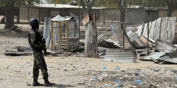 soldat dans la ville camerounaise