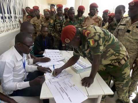 vote des militaires au tchad 09 04 201