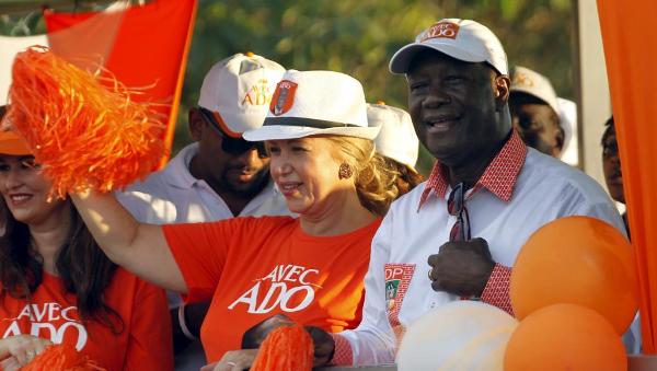 Alassane Ouattara et sa femme Dominique en meeting electoral 