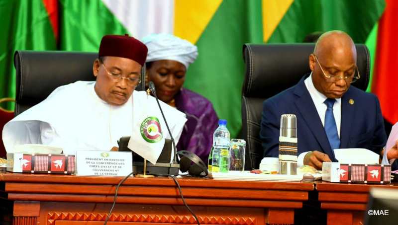 H.E. Issoufou Mahamadou President of Republic of Niger and Chair of the ECOWAS Authority of Heads of State and Government and Jean Claude Kassi