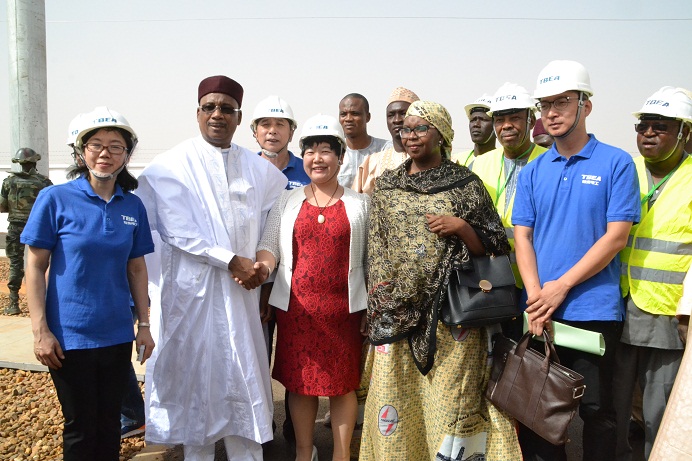 Issoufou-Mahamadou-inaugure-centrale-electrique-de-gorou-banda