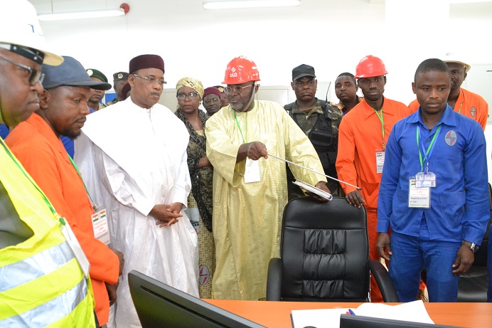 Issoufou-Mahamadou-inaugure-centrale-electrique-de-gorou-banda1