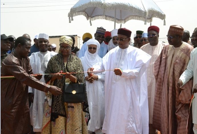 Issoufou-Mahamadou-inaugure-centrale-electrique-de-gorou-banda3