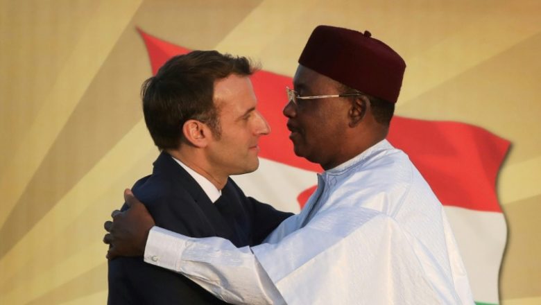 Issoufou et Macron enlasse