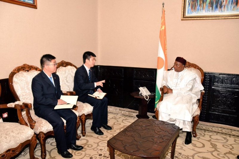 Issoufou rencontre Zheng Zufei